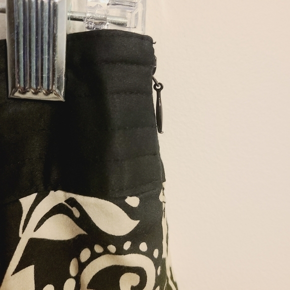 Ann Taylor | Cream Mixed Floral Printed A-Line Skirt (Size 6) - Picture 8 of 11